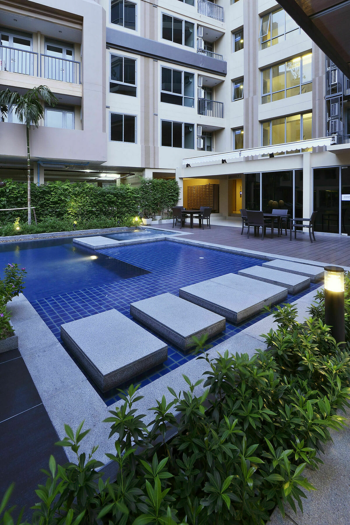 Siamese Nanglinchee Apartment Bangkok Luaran gambar